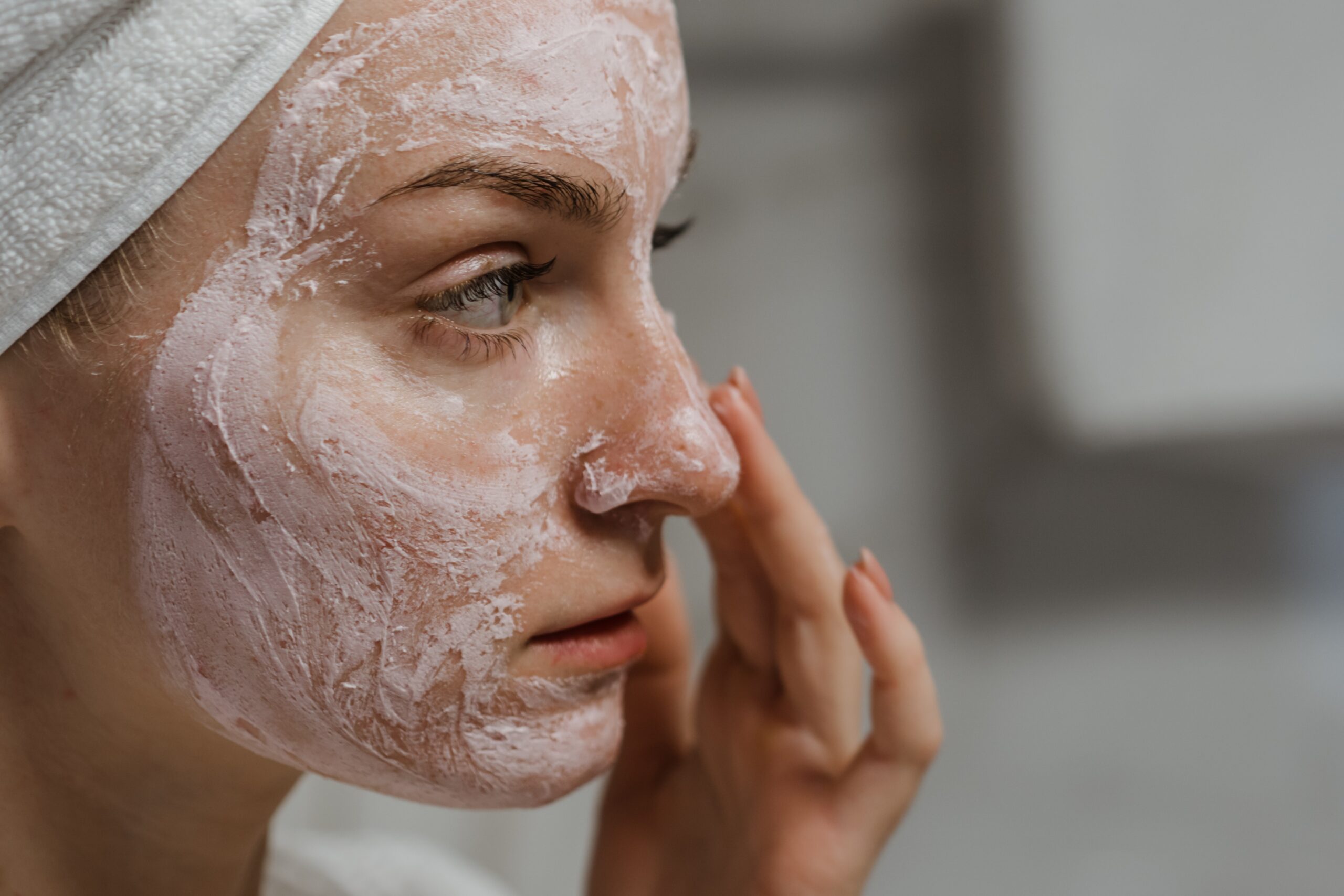 You are currently viewing The Truth About Bleaching Cream: 10 Side Effects on the Face